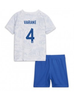 Frankrike Raphael Varane #4 Replika Borta Kläder Barn VM 2022 Kortärmad (+ byxor)